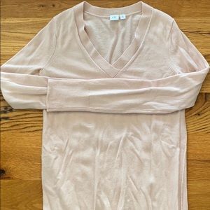 Gap maternity V neck sweater